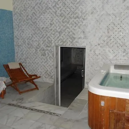 Maxwell Club Aparthotel