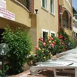 Maxwell Club Aparthotel