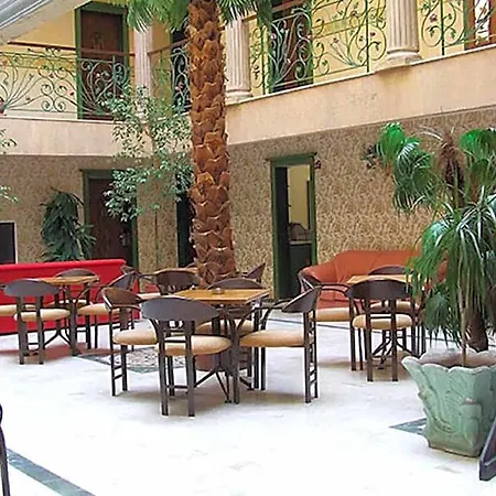 Maxwell Club מלון דירות מרמריס