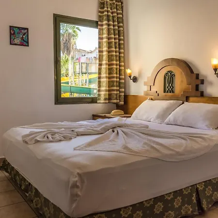 Maxwell Club Aparthotel 3*