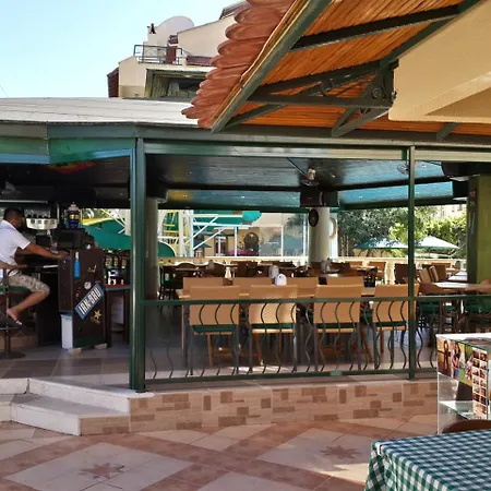 Maxwell Club Aparthotel 3*