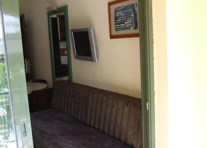 Maxwell Club Aparthotel 3*