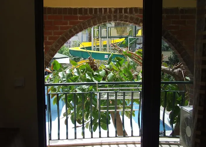 Maxwell Club Aparthotel 3*