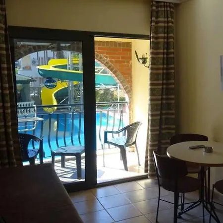 Maxwell Club Hotel apartamentowy 3*