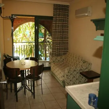 Hotel apartamentowy Maxwell Club