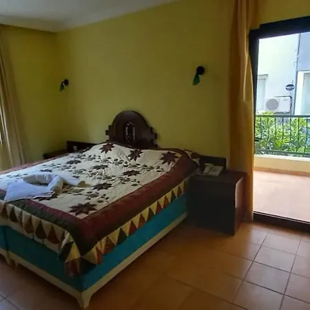 Hotel apartamentowy Maxwell Club