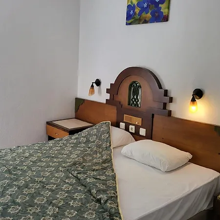 Hotel apartamentowy Maxwell Club