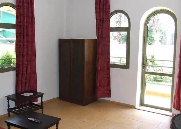 Maxwell Club 3* マルマリス