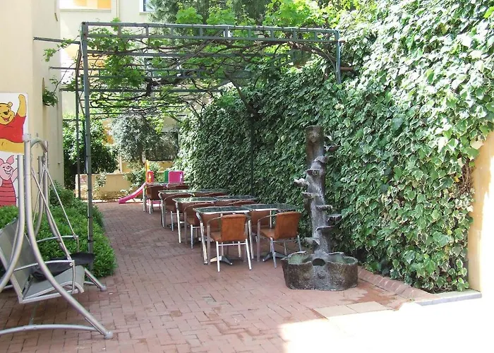 Maxwell Club アパートホテル マルマリス