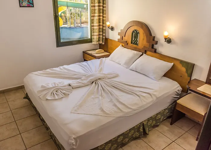 Maxwell Club アパートホテル マルマリス