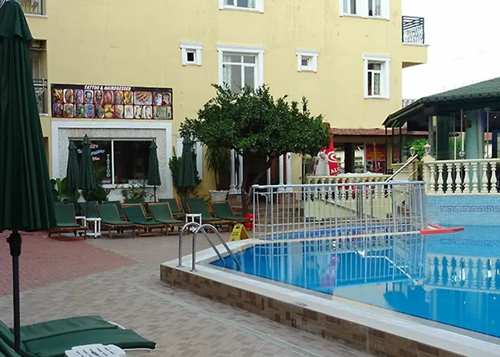 Maxwell Club アパートホテル 3*